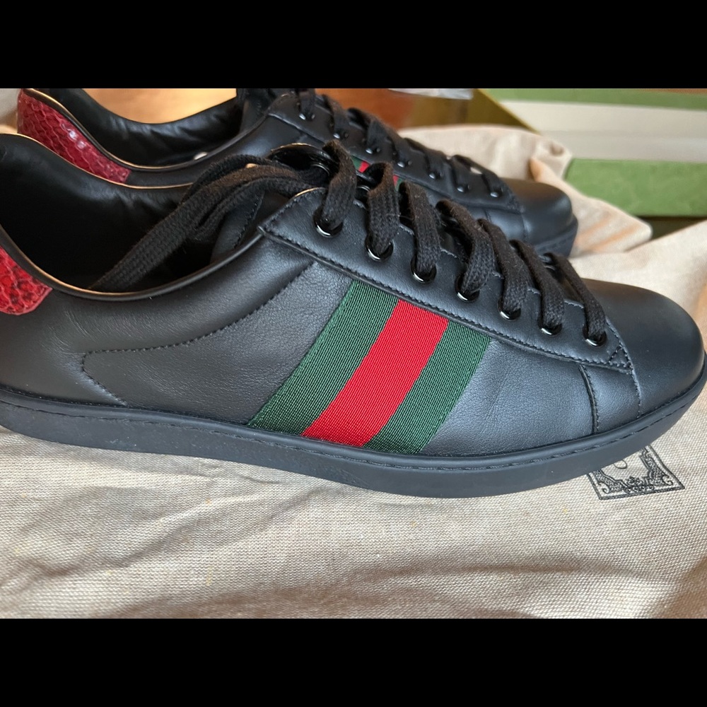 New Gucci sneakers Never worn. - Picture 3 of 9